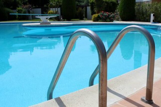 Le liner doit s'adapter à la forme de la piscine.