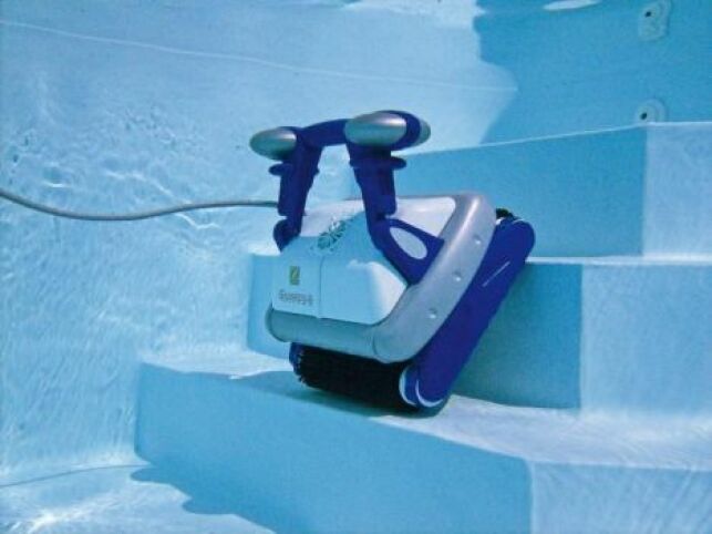 Le robot de piscine télécommandé vous permet de gérer plus efficacement le nettoyage de votre piscine.