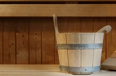 Un seau pour le sauna : répandez la vapeur&nbsp;!