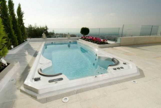 Un spa de nage, pour les bienfaits d'un spa et les avantages d'une piscine