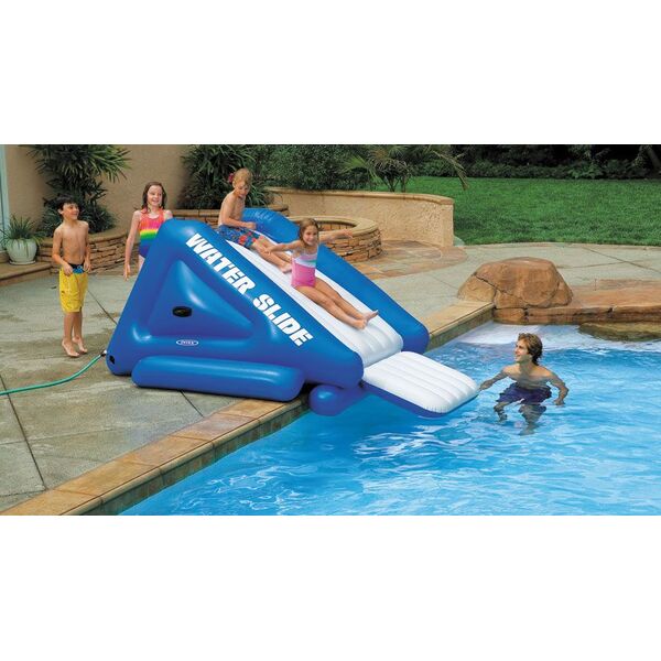 Un toboggan gonflable pour piscine GuidePiscine.fr