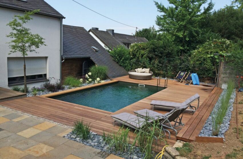 Une ancienne piscine au chlore, transformée en piscine naturelle par Biotop&nbsp;&nbsp;