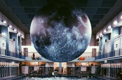 Une baignade au clair de lune à Paris