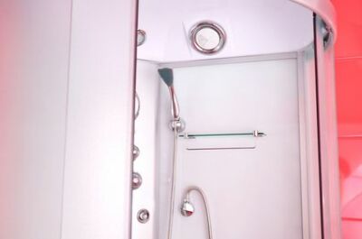 Une douche de balnéothérapie : massages à domicile dans l'eau