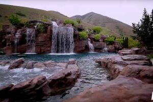 Découvrez cette impressionnante piscine privée à Springville (Utah)