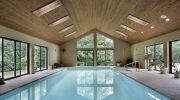 Une maison avec piscine intérieure : le luxe d'une baignade à domicile