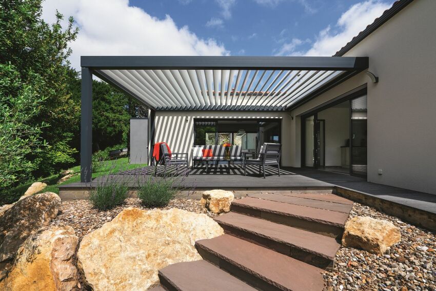 Une pergola permet de penser sa terrasse comme une extension de sa pièce de vie. &nbsp;&nbsp;