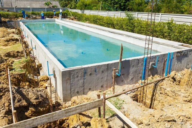 Une piscine béton en kit : une piscine traditionnelle à moindre coût