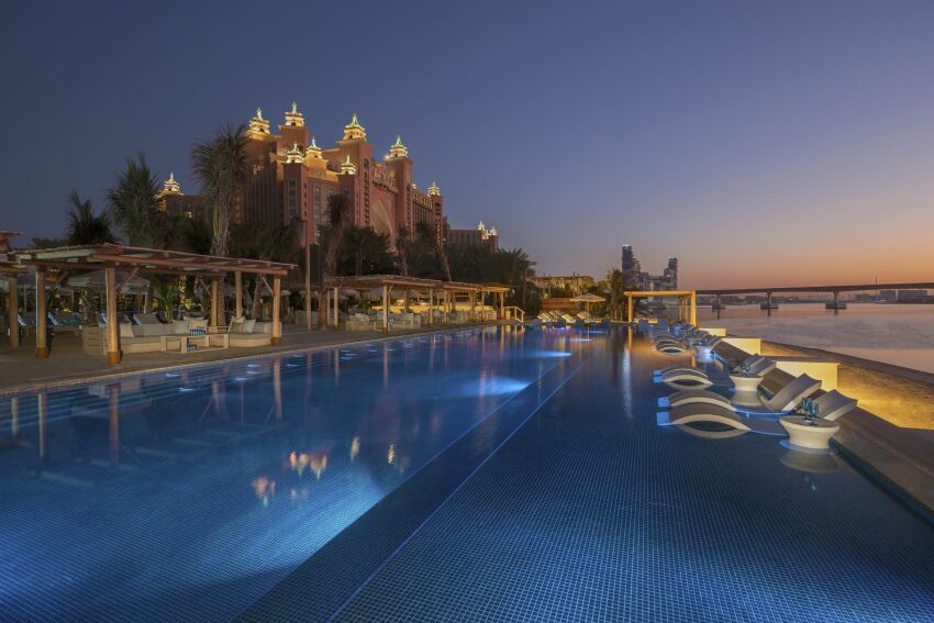 Une piscine d'exception au White Beach Club de l’Hôtel Atlantics de Dubai&nbsp;&nbsp;