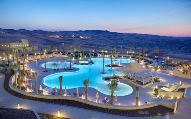 Une piscine dans une oasis : Qasr Al Sarab Desert Resort