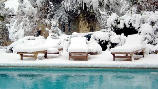 L’hivernage de la piscine : comment hiverner votre bassin ?