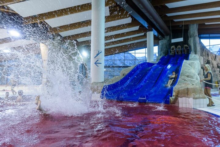 Une piscine ensanglantée à Tignes Une piscine ensanglantée à Tignes