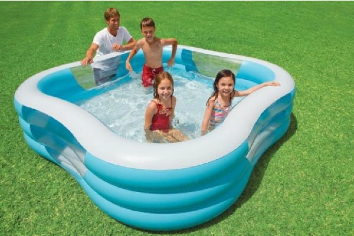 Une piscine gonflable pour les enfants : des séances de jeux