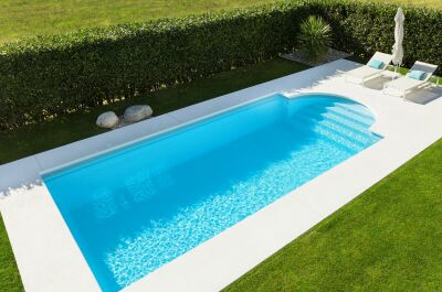 Une piscine monobloc : un bassin solide chez vous