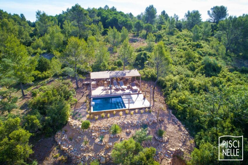 Une piscine perdue au milieu de la nature&nbsp;&nbsp;