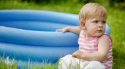 Une piscine pour bébé : de l'eau pour votre bout de chou!
