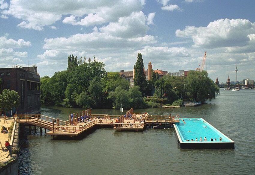 Une piscine très appréciée des Berlinois : Badeschiff&nbsp;&nbsp;