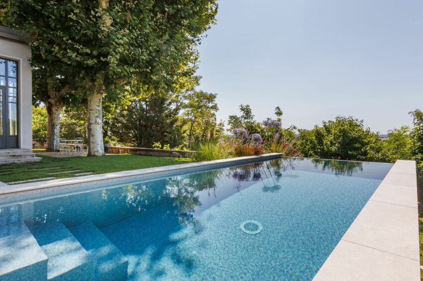 Une réalisation l'esprit piscine, Boucher Piscines Paysages, photo : Sarah Chambon&nbsp;&nbsp;