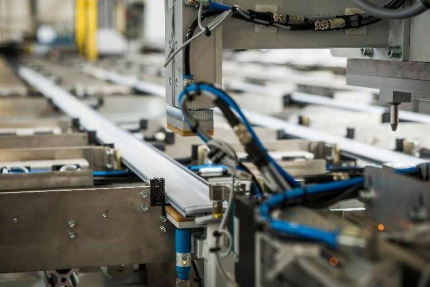 Une usine de fabrication automatisée pour les lames Aquatop 