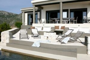 Villa Althea : une villa de luxe au-dessus de la mer