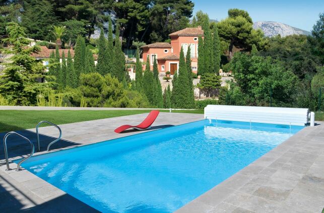 Volet de piscine électrique ou manuel ? 