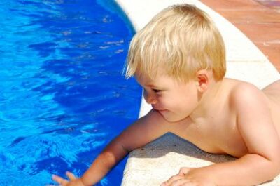 Mon enfant a peur de la piscine, que faire&nbsp;?
