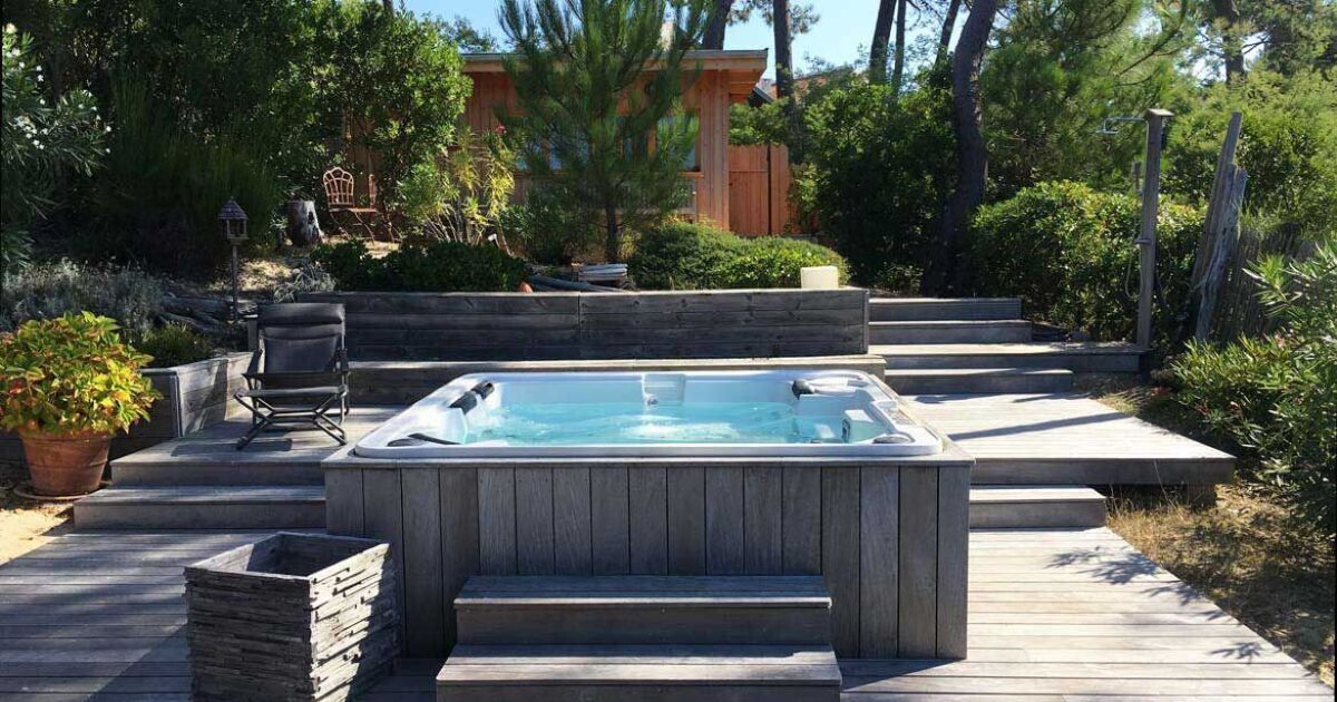 Un spa 7 places, par Clair Azur